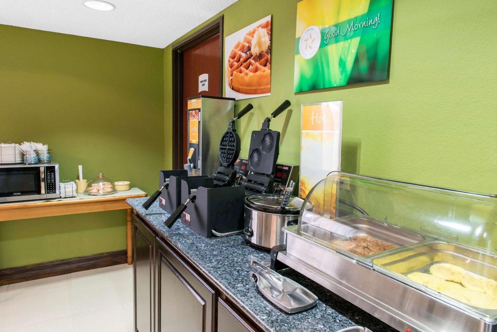 Quality Inn & Suites Anderson I-69 Kültér fotó